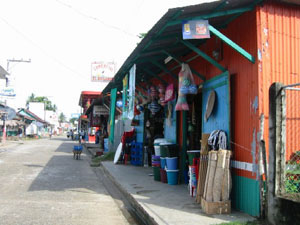 Amérique Centrale, Guatemala, Livingstone, rue du village