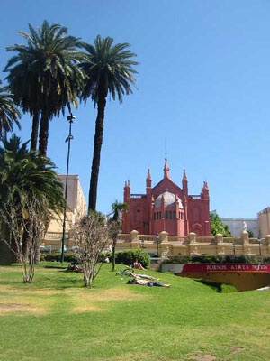 Argentine, Buenos Aires, l'eglise rouge de la recoleta