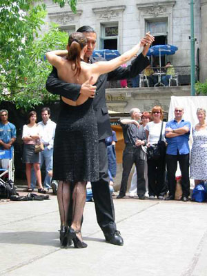 Argentine, Buenos Aires, le tango se danse sur la place de san telmo