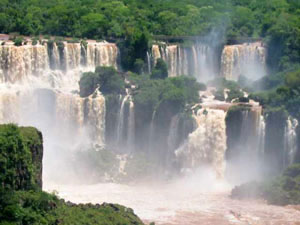 Brésil, Iguazu, vue d'ensemble des chutes