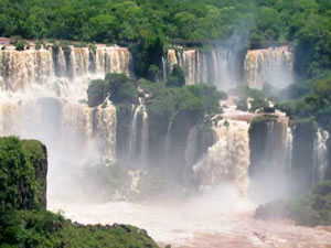 Brésil, Iguazu, vue d'ensemble des chutes