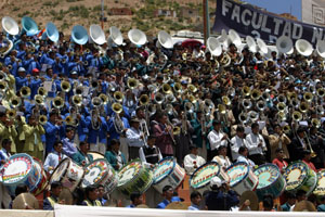 Oruro, festival de bandas, 8000 musiciens au rendez-vous