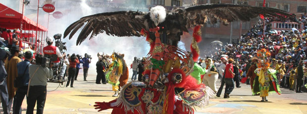 Masque du condor d'un diable de la diablada