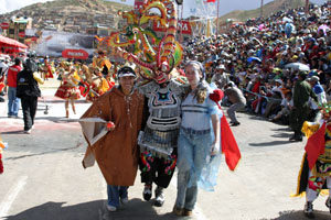 Manu et Isela aux cotes d'un Diable de la Diablada