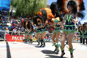 Danseurs de Tobas au carnaval d'Oruro