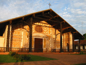 Bolivie, Santa Cruz, Chiquitanias, Missions Jesuites, facade de l'eglise de conception