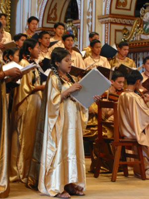 Bolivie, Santa Cruz, Chiquitanias, Missions Jesuites, Conception, les enfants du choeur de Moxos chantent