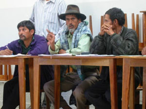 Bolivie, Valle Alto, Aiquile, campesino prenant la parole au cours d'un taller