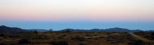 coucher de soleil sur les montagnes