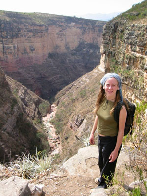 Bolivie, Cochabamba, Toro Toro, emanuela et le canyon de toro toro