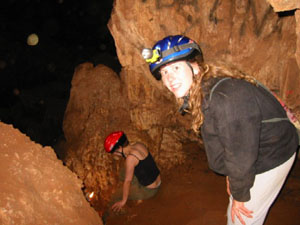 Bolivie, Cochabamba, Toro Toro, carine et emanuela font de la speleologie