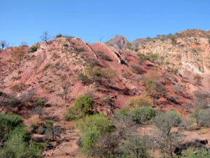 Bolivie, Cochabamba, Toro Toro, paysage montagneux de roches rouges
