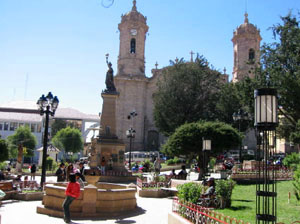 Bolivie, Potosi, la place et la cathedrale